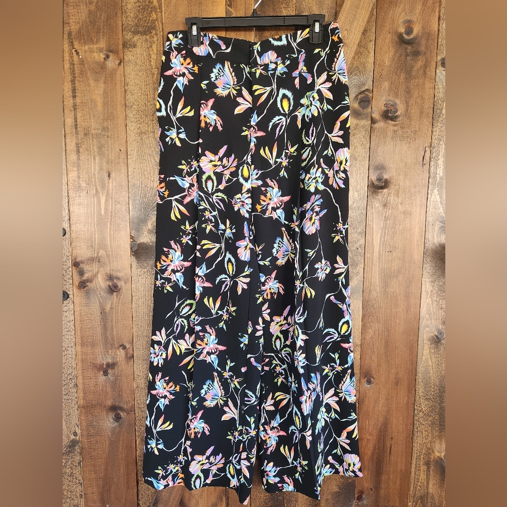 Gorgeous Size 6 Bar III Wide Leg Pant.